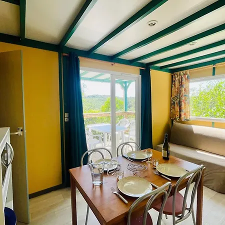 مكان تخييم Cosy Avec Terrasse Pour 4 Personnes - Api-1-52-919