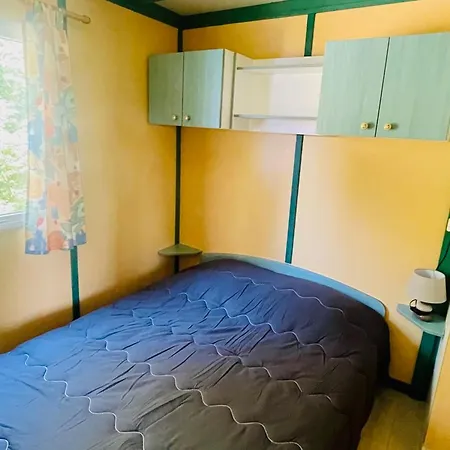 Cosy Avec Terrasse Pour 4 Personnes - Api-1-52-919 Camping *